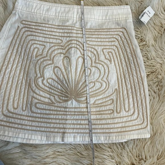 Lez a Lez White Embroidered Skirt Sz 28 - Picture 11 of 12